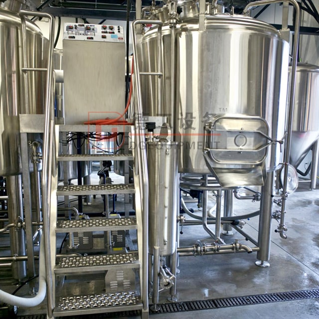Erhältlich 1000L Edelstahl Bierbrauerei Ausrüstung drei Schiffe Brauhaus Brausystem in Italien